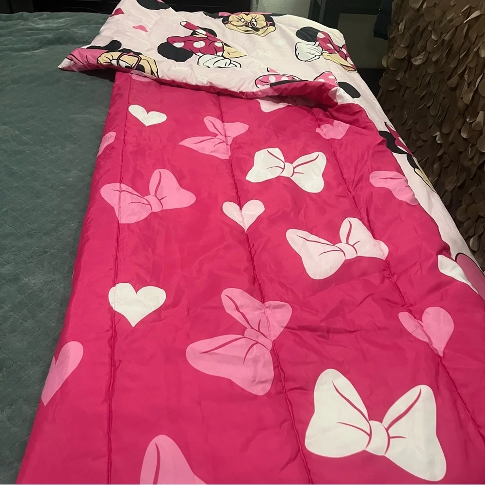 NWOT Disney Pink Comforter‎ with Minnie Mouse Design